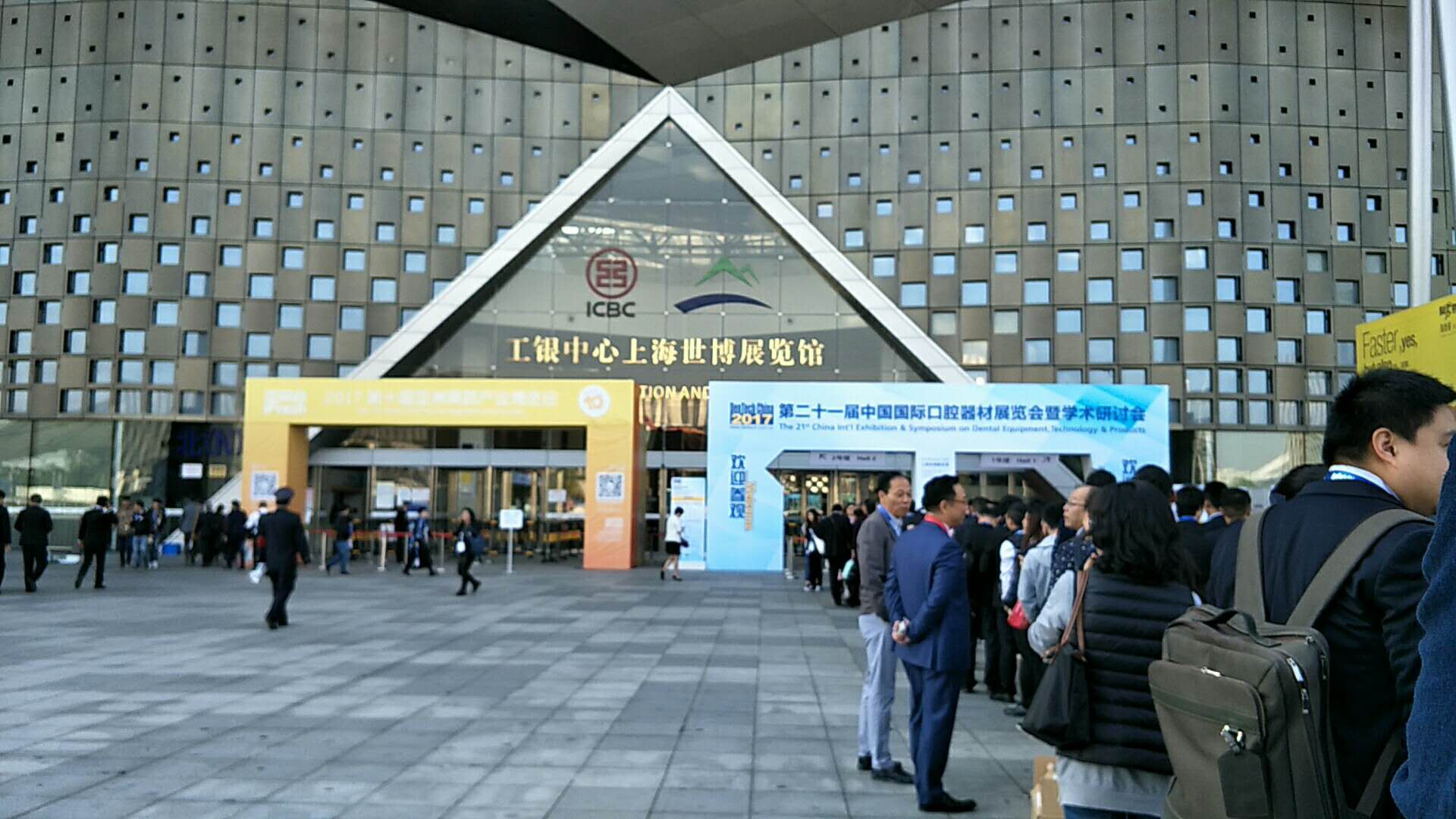 任何美丽的风景都不及每次遇见你